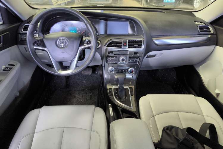 Used Brilliance H530 2012 1.5T Automatic Luxury Edition Center Console