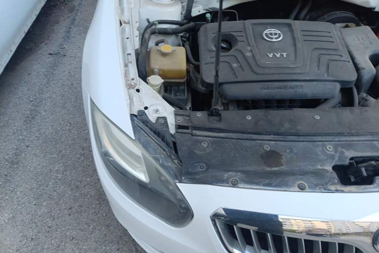 Used Brilliance H530 2012 1.6L Automatic Comfort with Sunroof Engine Bay Right