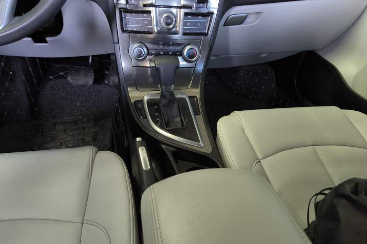 Used Brilliance H530 2012 1.5T Automatic Luxury Edition Gear Lever