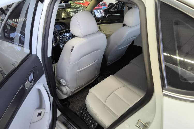 Used Brilliance H530 2012 1.5T Automatic Luxury Edition Left Rear Seat