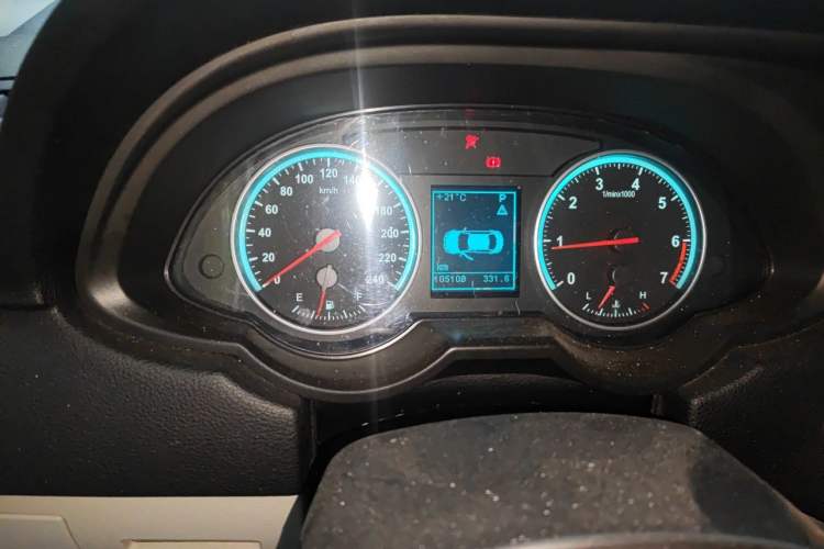 Used Brilliance H530 2012 1.6L Automatic Comfort with Sunroof Odometer Close Up