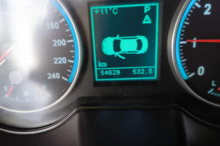 Used Brilliance H530 2012 1.5T Automatic Luxury Edition Odometer Close Up