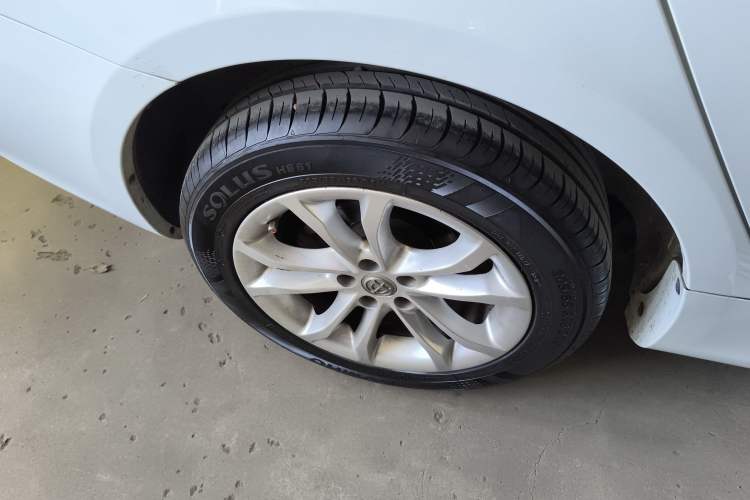 Used Brilliance H530 2012 1.5T Automatic Luxury Edition Right Rear Wheel Hub