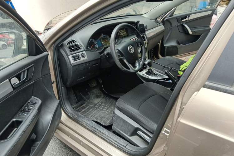 Used Brilliance H530 2014 1.5T Automatic Elite Version Driver Seat