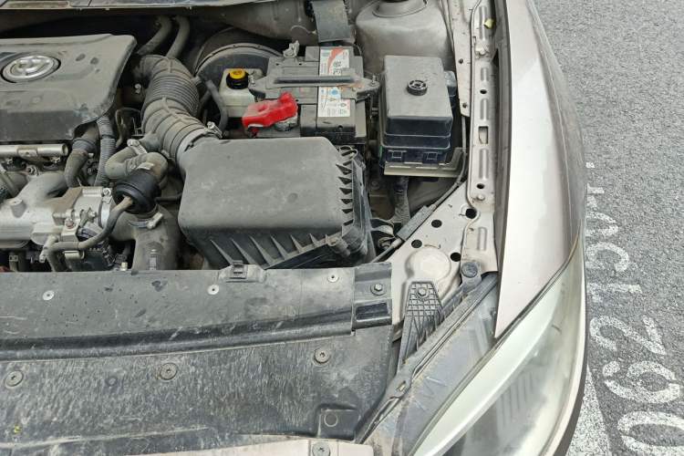 Used Brilliance H530 2014 1.5T Automatic Elite Version Engine Bay Left