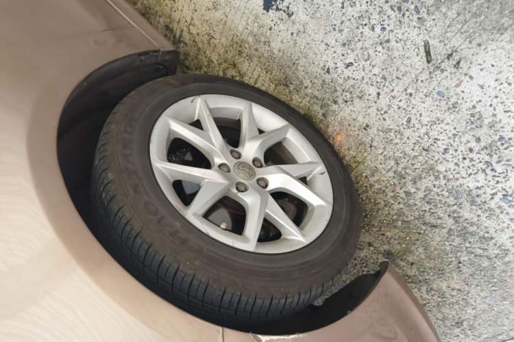 Used Brilliance H530 2014 1.6L Automatic Luxury Model Left Front Wheel Hub