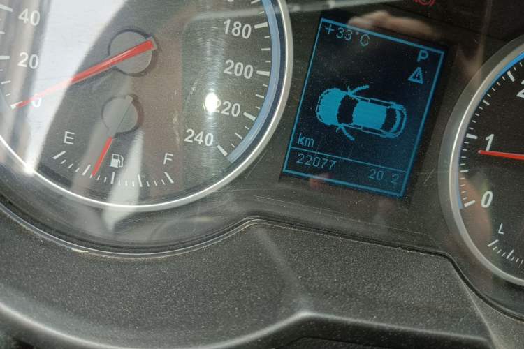 Used Brilliance H530 2014 1.5T Automatic Elite Version Odometer Close Up