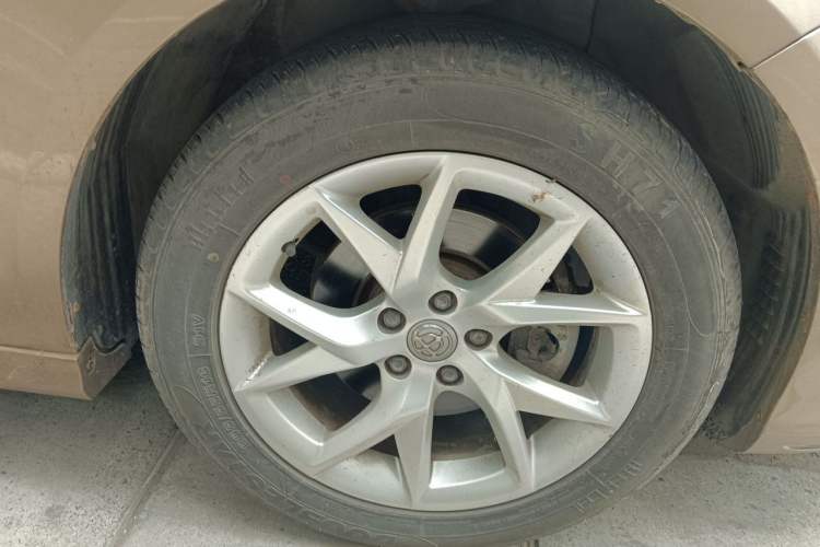 Used Brilliance H530 2014 1.5T Automatic Elite Version Right Front Wheel Hub