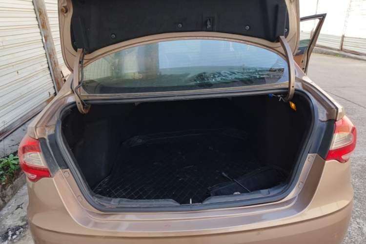 Used Brilliance H530 2014 1.6L Automatic Luxury Model Trunk
