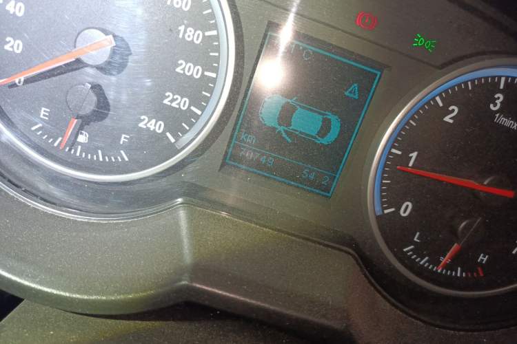 Used Brilliance H530 2014 1.6L Manual Luxury Model Odometer Close Up