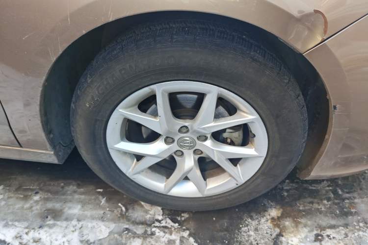 Used Brilliance H530 2014 1.5T Automatic Elite Version Right Front Wheel Hub
