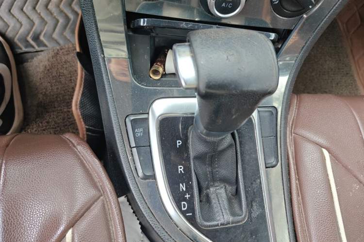 Used Brilliance H530 2014 1.6L Automatic Comfort Model Gear Lever