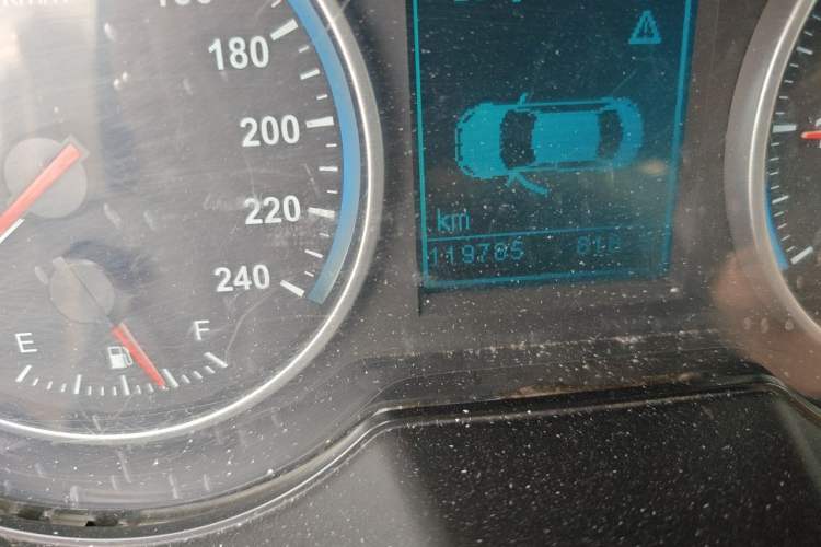 Used Brilliance H530 2014 1.6L Automatic Comfort Model Odometer Close Up
