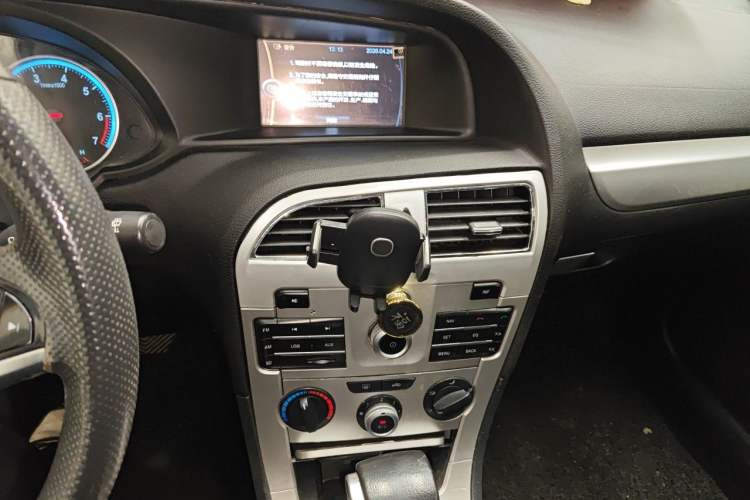 Used Brilliance H530 2014 1.5T Automatic Elite Version Audio And AC Panel