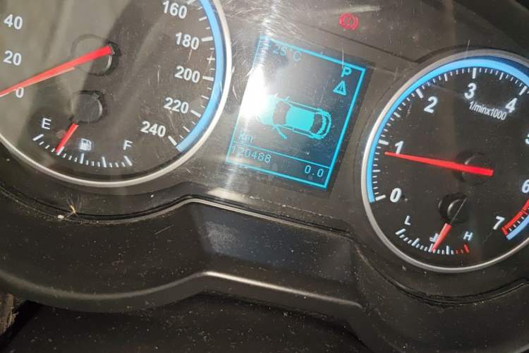 Used Brilliance H530 2014 1.5T Automatic Elite Version Odometer Close Up