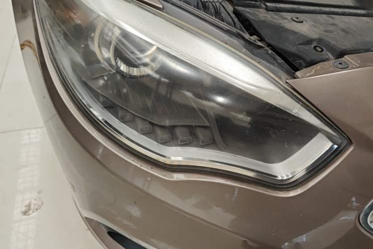 Used Brilliance H530 2014 1.5T Automatic Elite Version Right Front Headlight