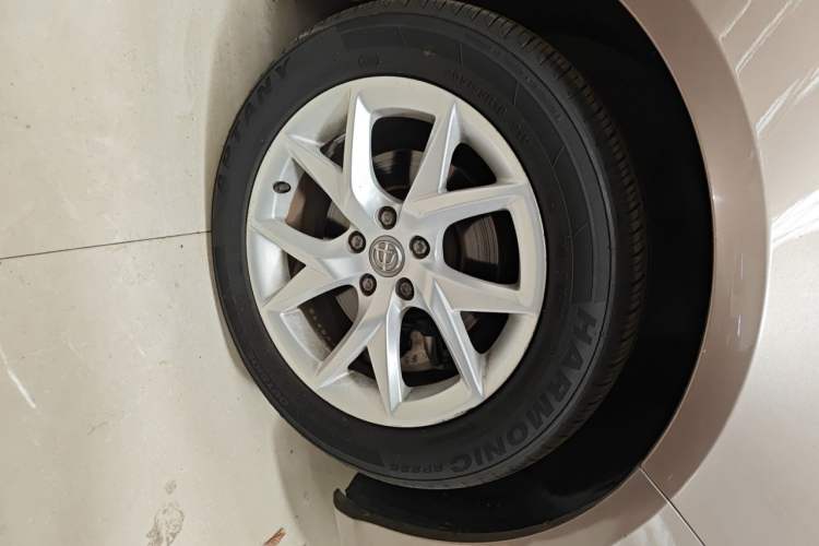 Used Brilliance H530 2014 1.5T Automatic Elite Version Right Front Wheel Hub