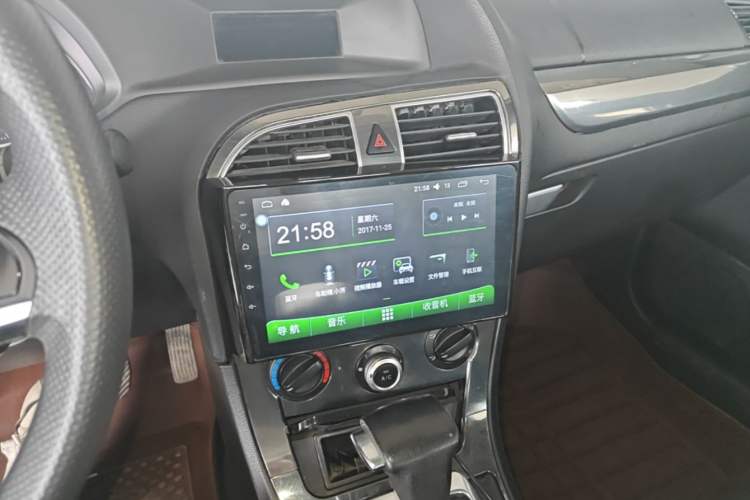 Used Brilliance H530 2014 1.6L Automatic Comfort Model Audio And AC Panel