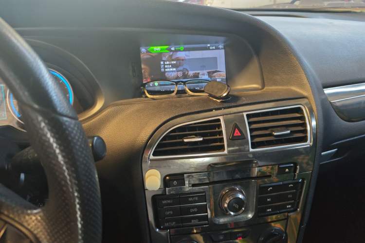 Used Brilliance H530 2014 1.6L Automatic Comfort Model Audio And AC Panel