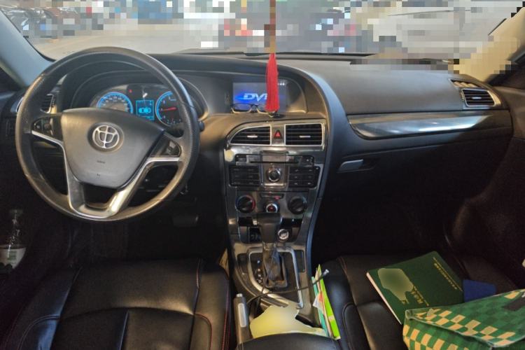 Used Brilliance H530 2014 1.6L Automatic Comfort Model Center Console