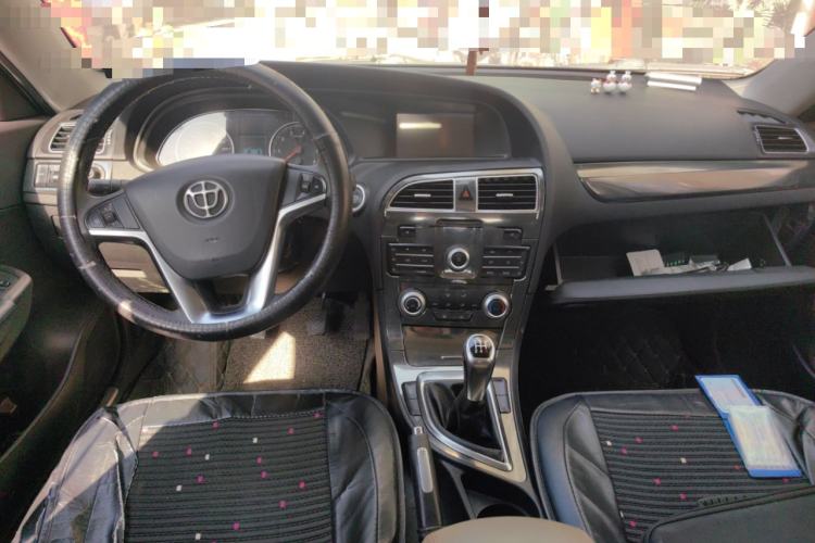 Used Brilliance H530 2014 1.6L Manual Luxury Model Center Console
