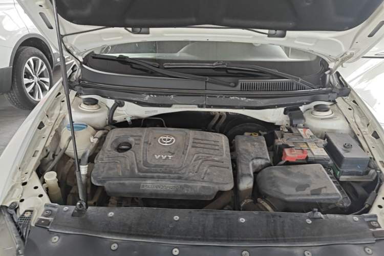 Used Brilliance H530 2014 1.6L Automatic Comfort Model Engine Bay