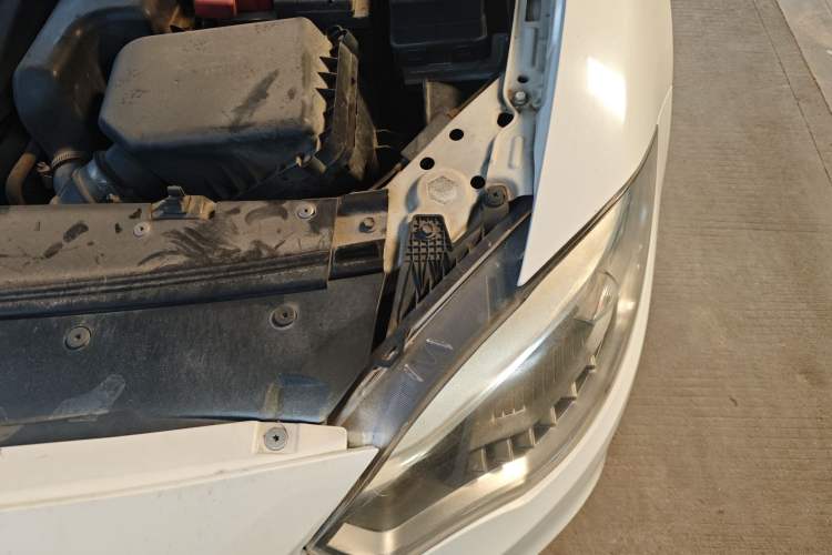 Used Brilliance H530 2014 1.6L Automatic Comfort Model Engine Bay Left
