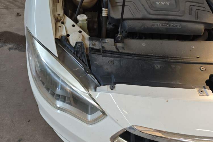 Used Brilliance H530 2014 1.6L Automatic Comfort Model Engine Bay Right