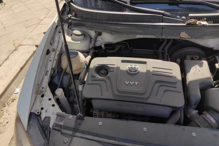Used Brilliance H530 2014 1.6L Manual Luxury Model Engine Bay Right