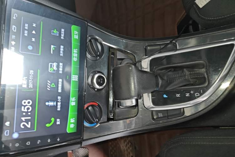 Used Brilliance H530 2014 1.6L Automatic Comfort Model Gear Lever