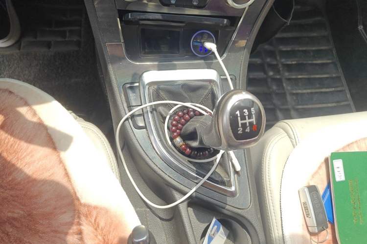 Used Brilliance H530 2014 1.6L Manual Luxury Model Gear Lever