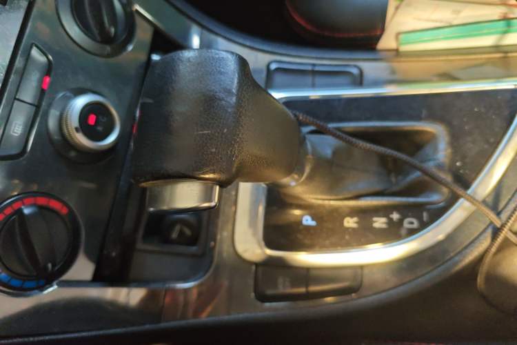 Used Brilliance H530 2014 1.6L Automatic Comfort Model Gear Lever