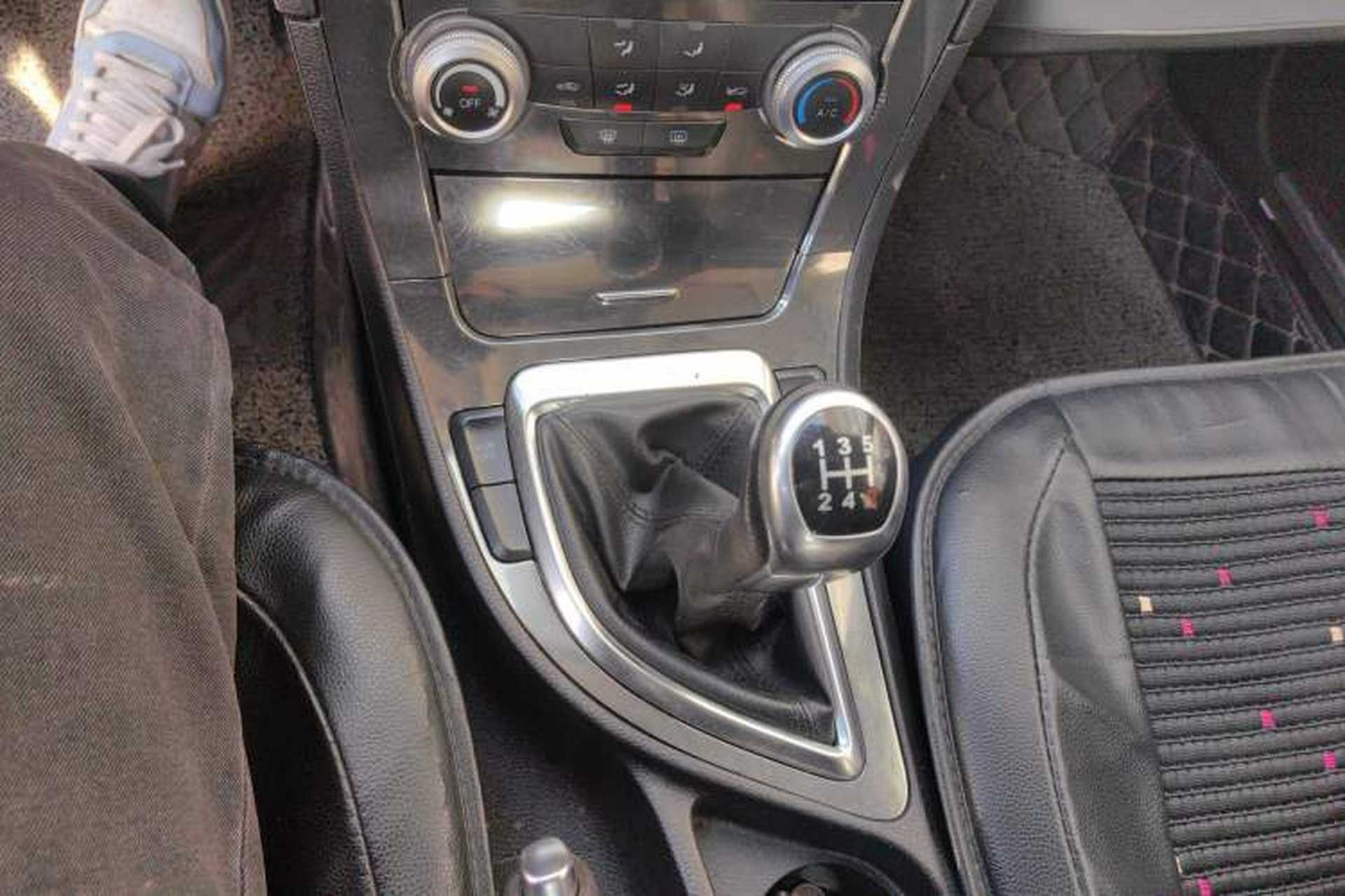 Used Brilliance H530 2014 1.6L Manual Luxury Model Gear Lever