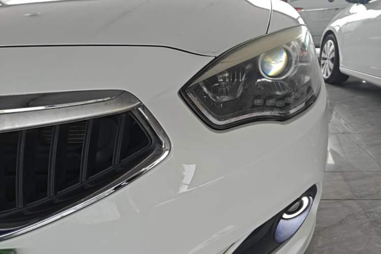 Used Brilliance H530 2014 1.6L Automatic Comfort Model Left Front Headlight
