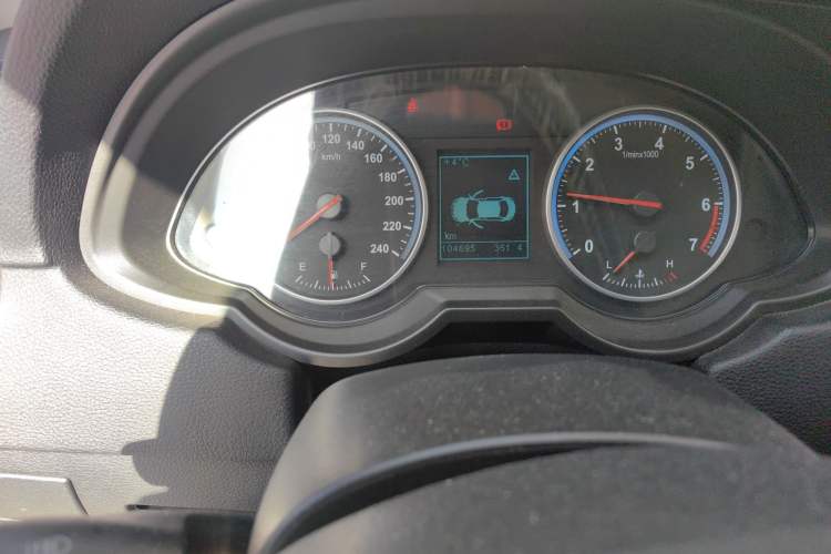Used Brilliance H530 2014 1.6L Manual Luxury Model Odometer Close Up