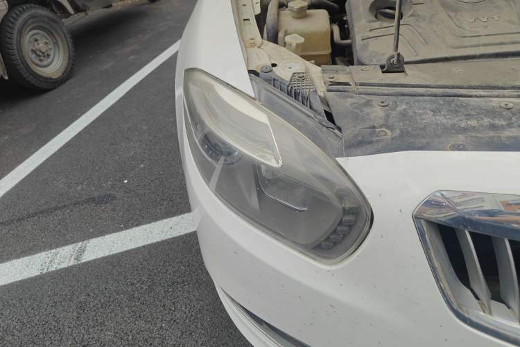 Used Brilliance H530 2014 1.6L Manual Luxury Model Right Front Headlight