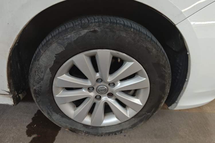 Used Brilliance H530 2014 1.6L Automatic Comfort Model Right Front Wheel Hub