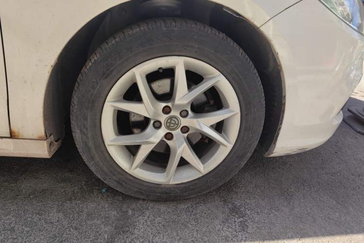 Used Brilliance H530 2014 1.6L Manual Luxury Model Right Front Wheel Hub