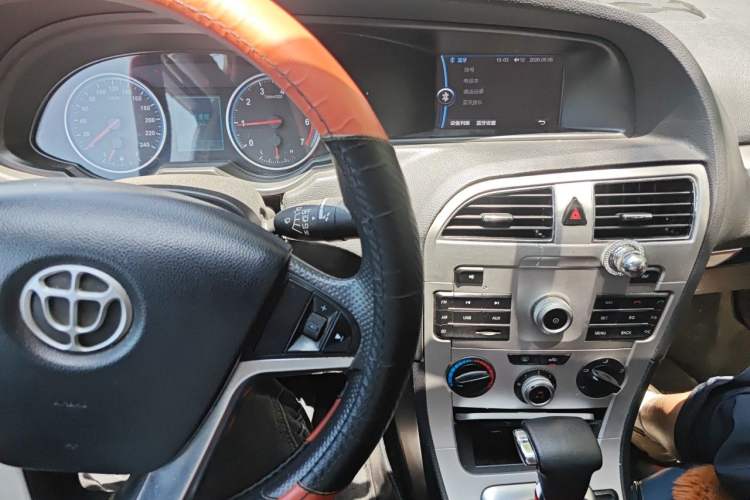 Used Brilliance H530 2014 1.5T Automatic Elite Version Audio And AC Panel