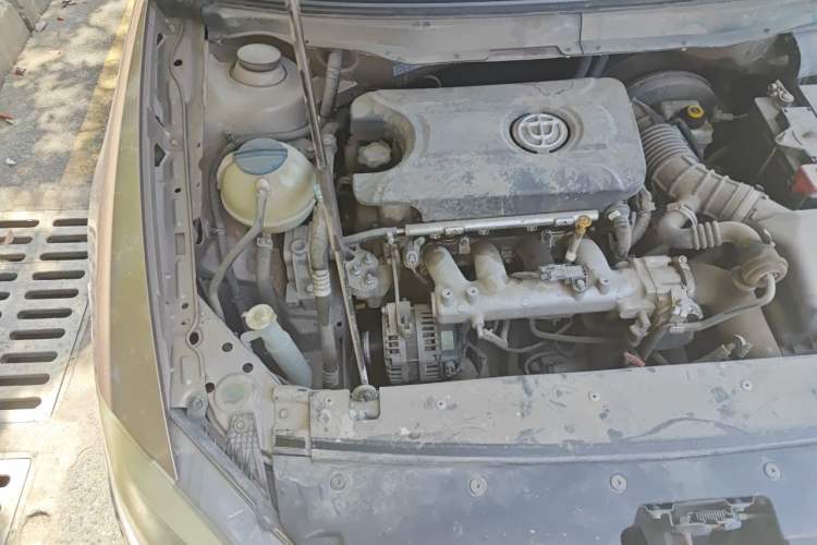 Used Brilliance H530 2014 1.5T Automatic Elite Version Engine Bay Right