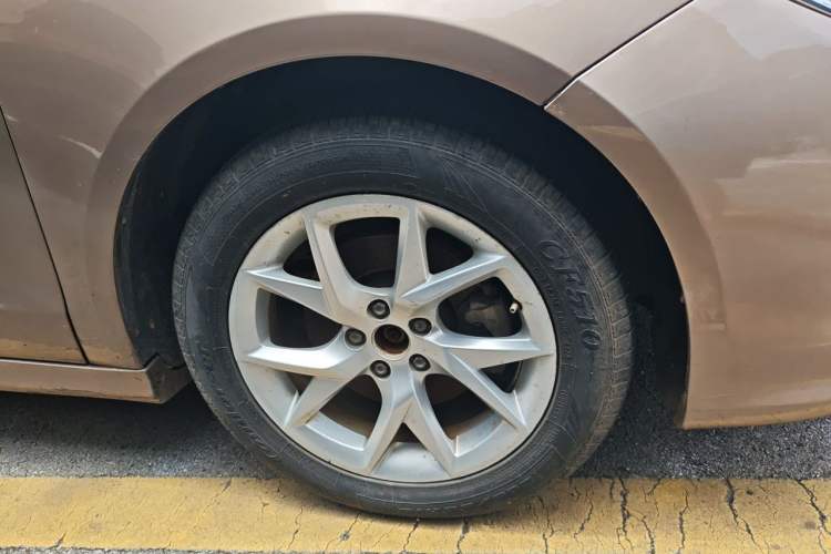 Used Brilliance H530 2014 1.5T Automatic Elite Version Right Front Wheel Hub
