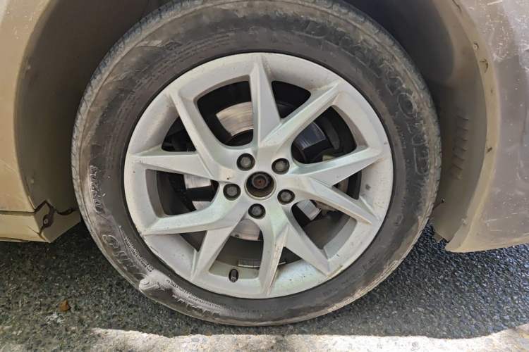 Used Brilliance H530 2014 1.5T Automatic Elite Version Right Front Wheel Hub