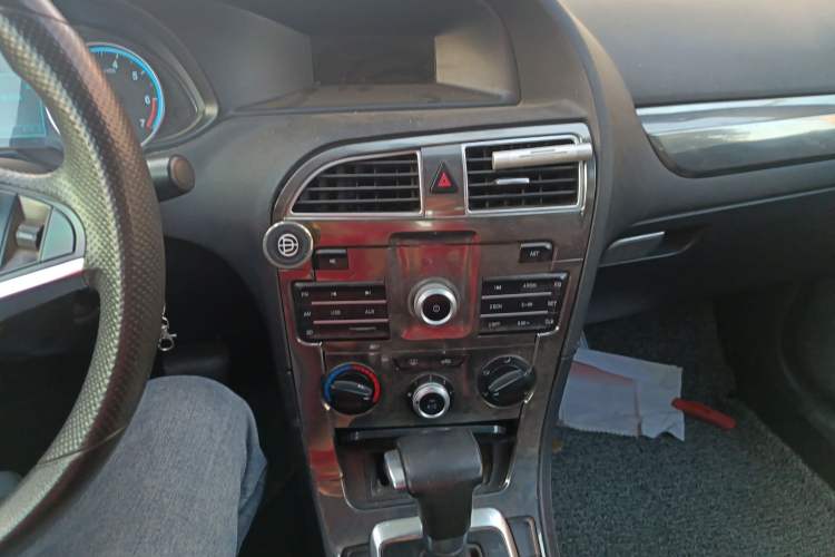 Used Brilliance H530 2017 1.6L Automatic Comfort Model Audio And AC Panel
