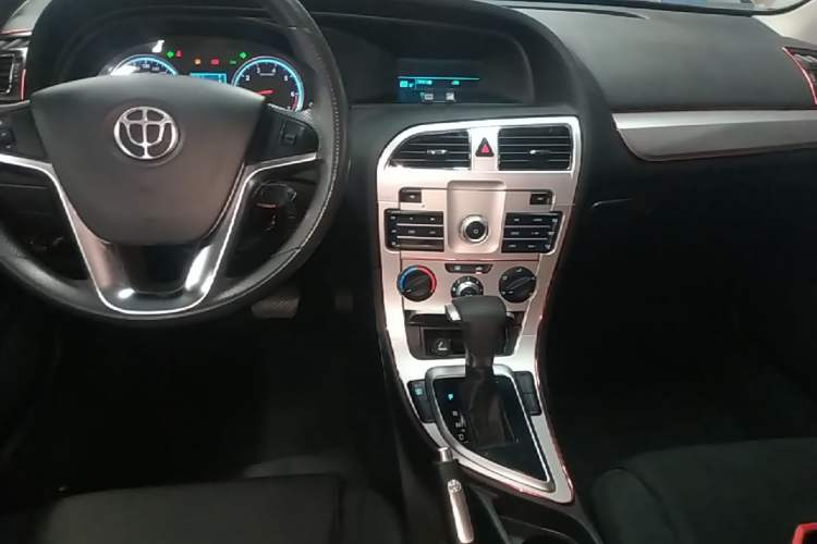 Used Brilliance H530 2017 1.6L Automatic Comfort Model Audio And AC Panel