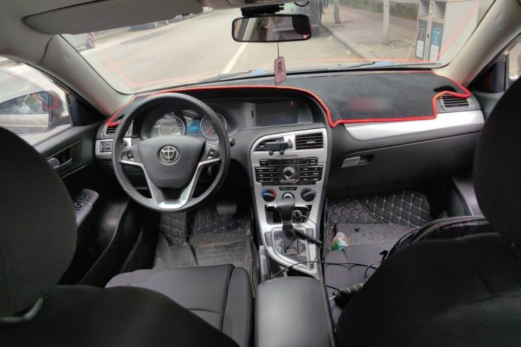Used Brilliance H530 2017 1.6L Automatic Comfort Model Center Console