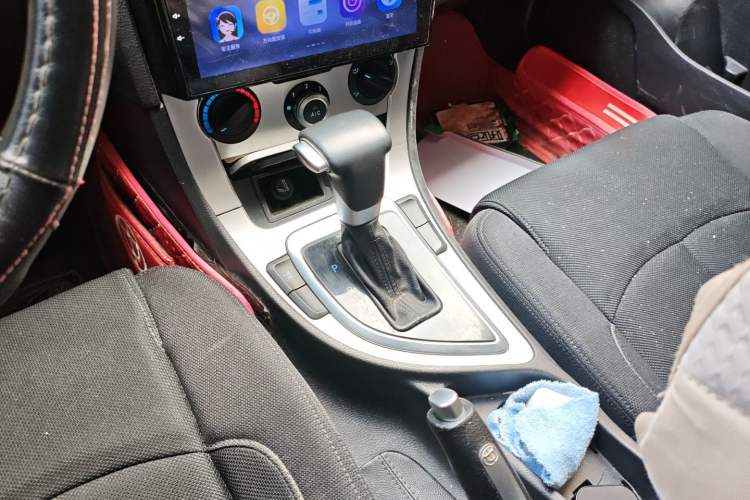 Used Brilliance H530 2017 1.6L Automatic Comfort Model Gear Lever