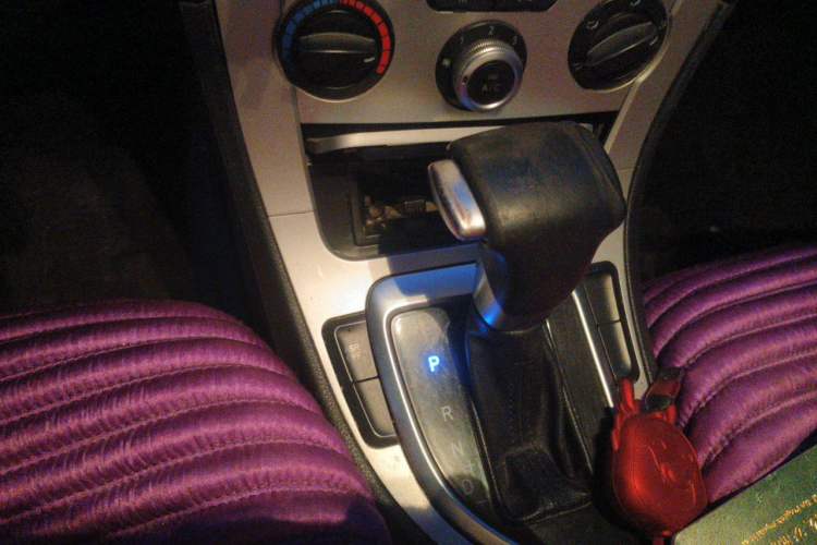 Used Brilliance H530 2017 1.6L Automatic Comfort Model Gear Lever