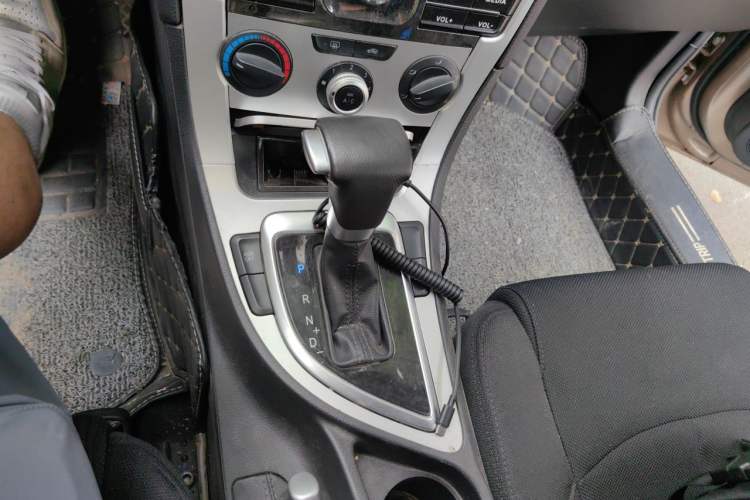 Used Brilliance H530 2017 1.6L Automatic Comfort Model Gear Lever