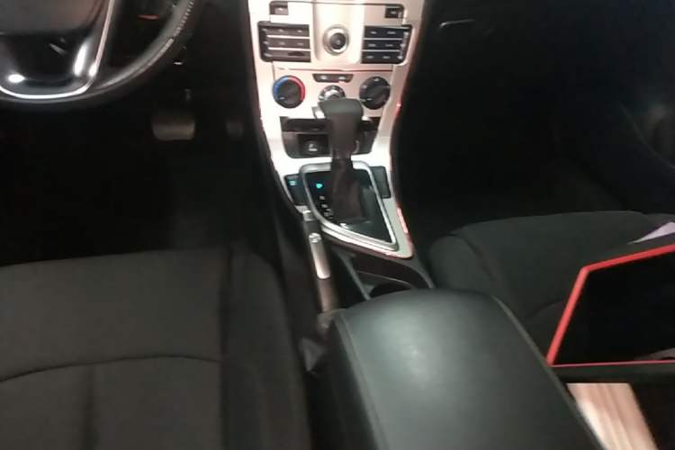 Used Brilliance H530 2017 1.6L Automatic Comfort Model Gear Lever