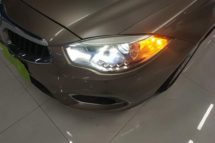 Used Brilliance H530 2017 1.6L Automatic Comfort Model Left Front Headlight